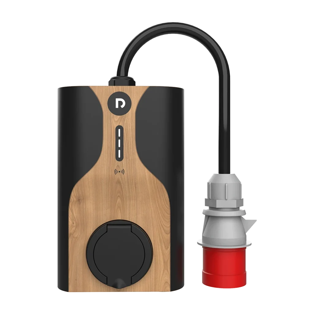 Raedian Nora -latausasema voimavirtapistokkeella edestä