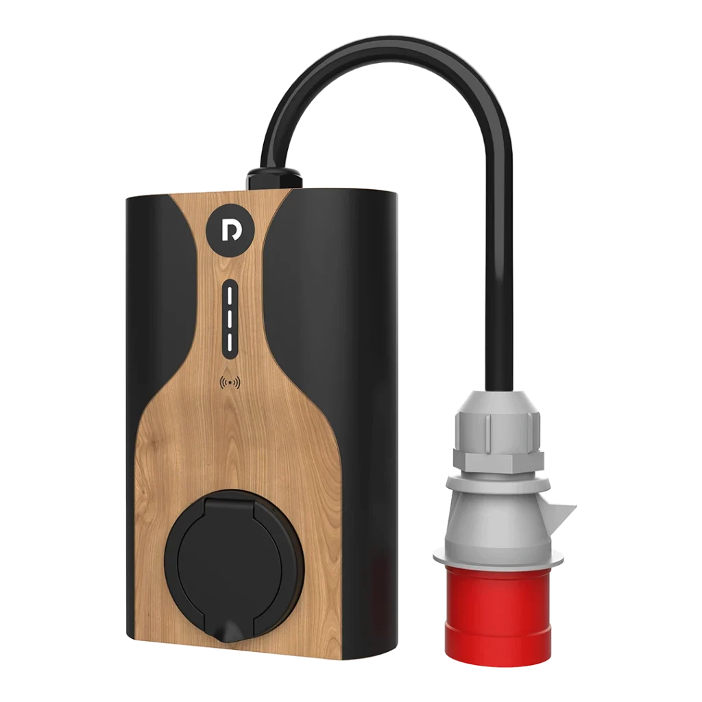 Raedian Nora -latausasema voimavirtapistokkeella sivuviistosta